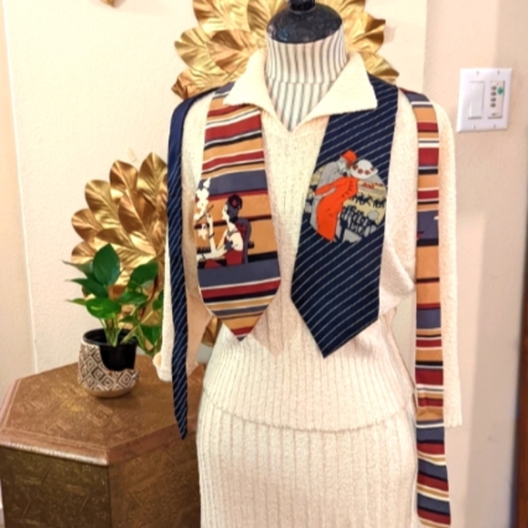 Vintage Italian Silk Iconic Graphic Art Ties - Picture 12 of 12